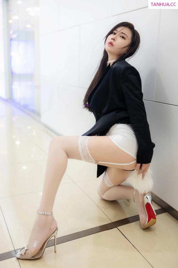 王格 王婉悠 [XiuRen]高清写真图 2024.06.03 No.8642 王婉悠Queen 美乳性感第65张图片